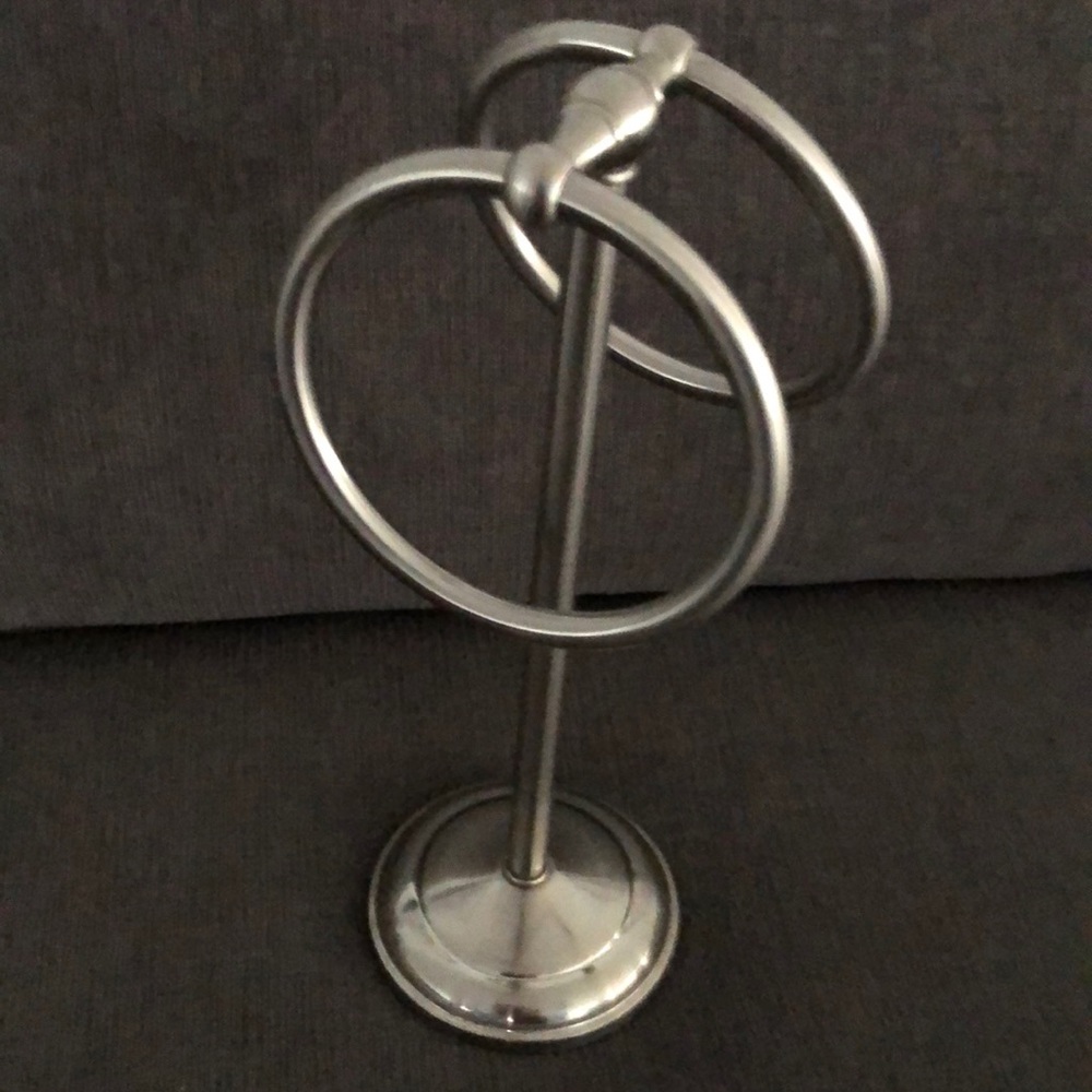 Hand towel holder